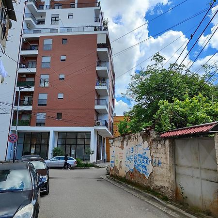 Enes Apartment Tirane Bagian luar foto