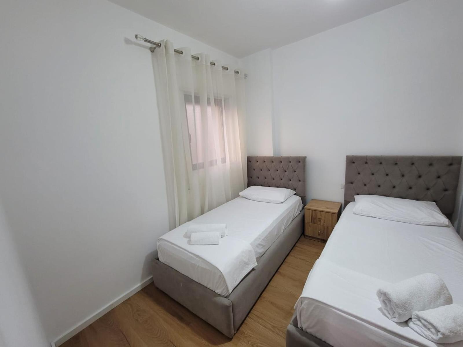 Enes Apartment Tirane Bagian luar foto