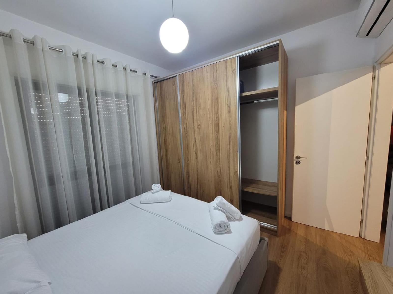 Enes Apartment Tirane Bagian luar foto