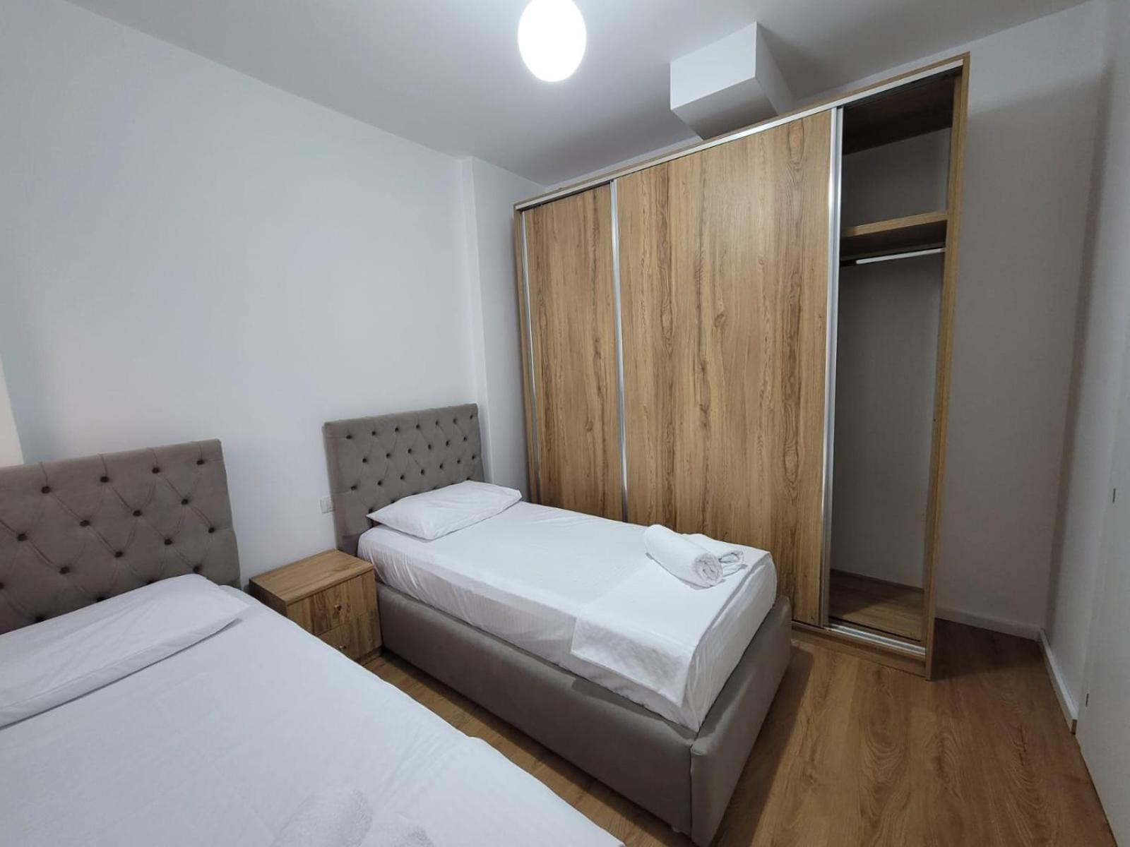 Enes Apartment Tirane Bagian luar foto