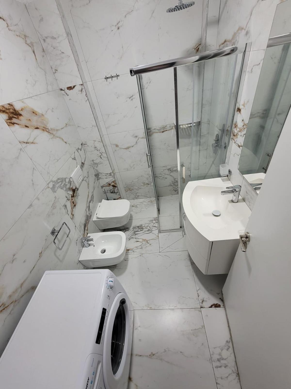 Enes Apartment Tirane Bagian luar foto